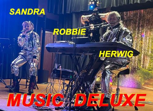 Music-Deluxe-Sandra-Robbie